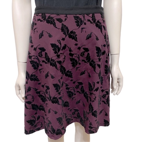 Carmen Marc Valvo Dresses & Skirts - Carmen Marc Valvo Purple Black Velvet Leaf Fall Winter Party Skirts Size 6